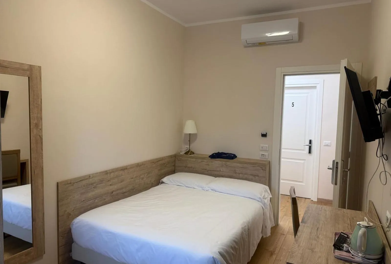 Guesthouse Central Station Group - Via Ponte Seveso 18 Milano Italien